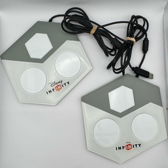 Disney Infinity Lot Xbox 360 & PS3/PS4/Wii U Bases + Mr Incredible + Disc - Picture 12 of 13